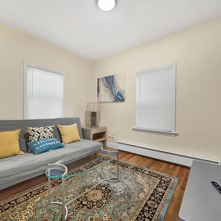 Newly Renovated 2br1ba At The