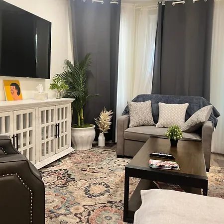 Roslindale Village Apartment