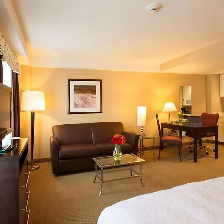 Hampton & Crosstown Center Hotel