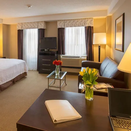 Hotel Hampton & Crosstown Center 3*