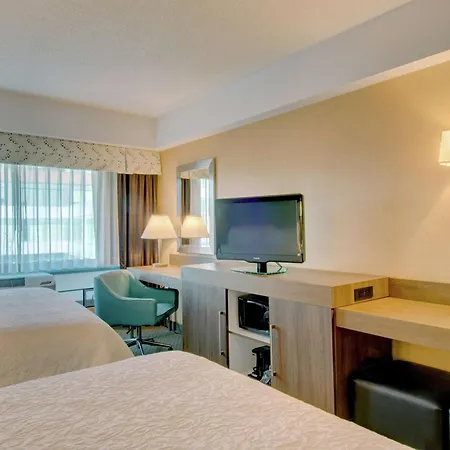 Hampton & Crosstown Center 3* Boston