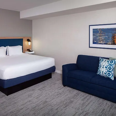 Hampton By Hilton At The Seaport District Hotel Boston