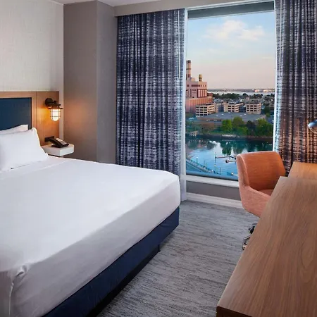 Hampton By Hilton At The Seaport District Boston