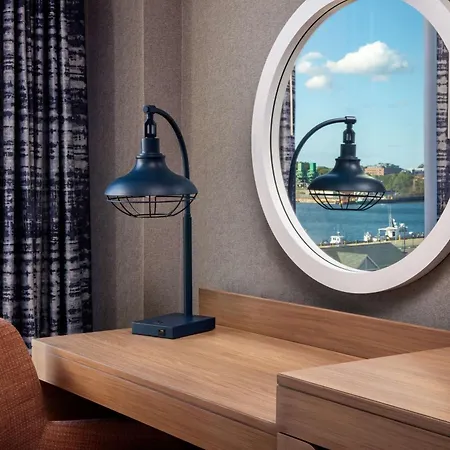 Hampton By Hilton At The Seaport District 3*