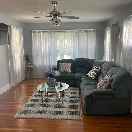 Luxury 2 Bedroom Private Apartment