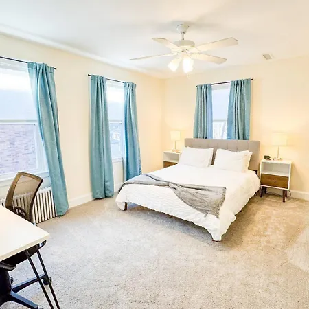 Holiday home Spacious 3 Bed, In Unit Laundry, Free Prkng *