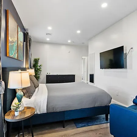 Spacious Fully Furnished By Logan Airport Apartment