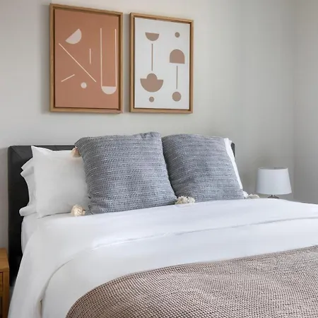 Brighton 2br W Wd Gym Nr Line Bos-894 Apartment