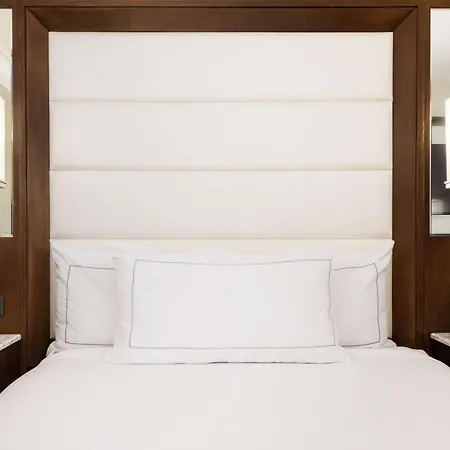 Hilton Park Plaza Hotel 4*