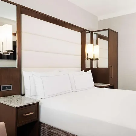 Hilton Park Plaza Hotel 4*