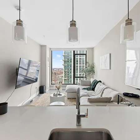 West End Penthouse Edition Apartment *