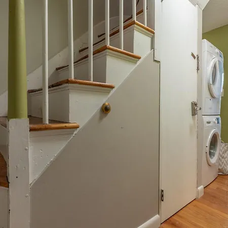 Apartment 3 Bed 1 Bath In Historic Building