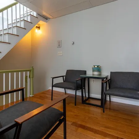 3 Bed 1 Bath In Historic Building Apartment