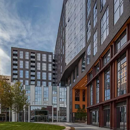West End Penthouse Edition Apartment *