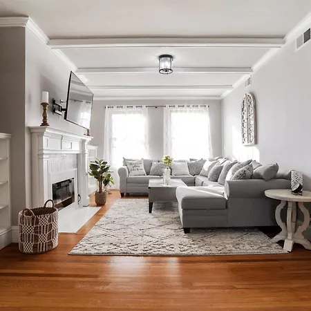 Elegant Two Bundle In Brookline Shared Apt Boston