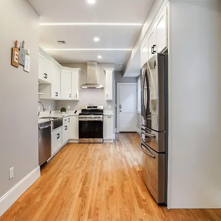 Elegant Two Bundle In Brookline Shared Apt Boston