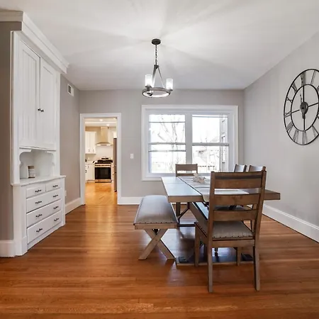 Elegant Two Bundle In Brookline Shared Apt Boston