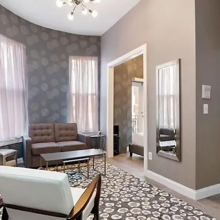 Apartment 1-31 Excellent Location, Walk Everywhere Sleeps 3 *