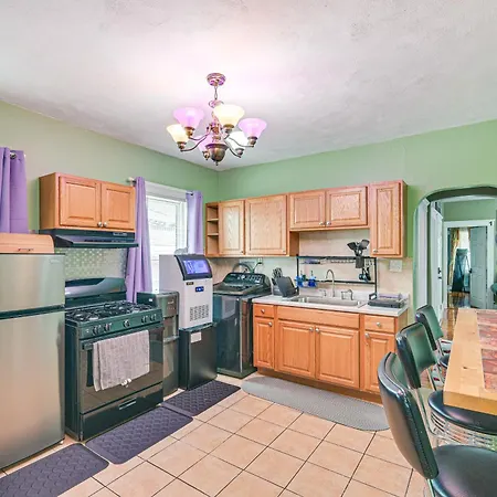 Apartment Vacation About 4 Mi To Fenway Park!