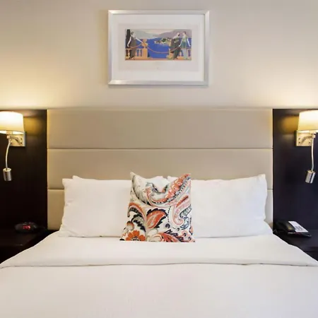 Newbury Hotel 3*