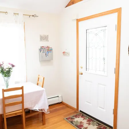 Apartment Modern Beautiful Apartment-5 Beds-full Kitchen-parking-super Clean-great For Groups