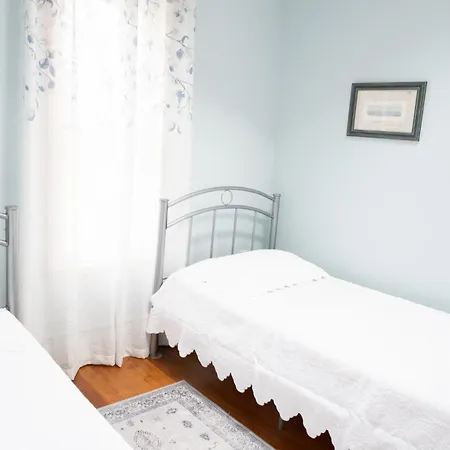 Apartment Modern Beautiful Apartment-5 Beds-full Kitchen-parking-super Clean-great For Groups Boston