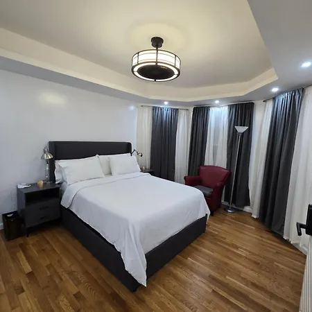 Beautiful Bedroom - New Renovation Homestay Boston