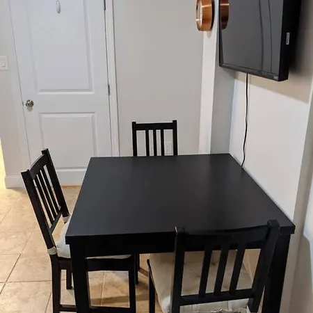 Brighton Sleeps 3 - Steps To Bus Line * Boston