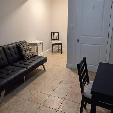 Brighton Sleeps 3 - Steps To Bus Line Apartment