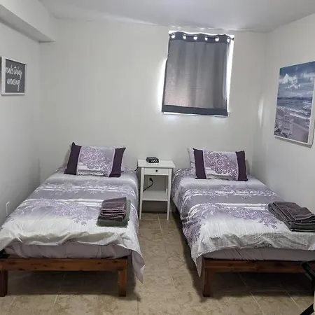 Brighton Sleeps 3 - Steps To Bus Line Apartment Boston