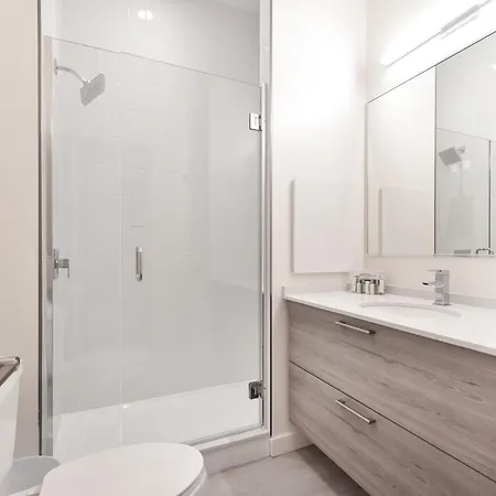 Global Luxury Downtown Apartment