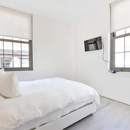 Global Luxury Downtown Apartment