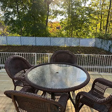 Homestay In Single Family House - Suburban Neighborhood In Boston