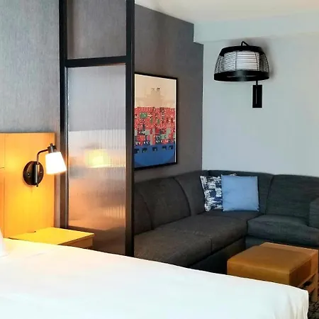 Hyatt Place Boston/seaport District Hotel