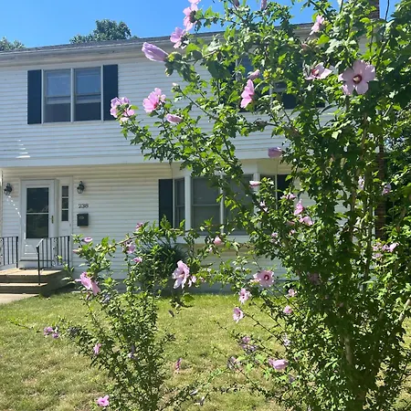 Single Family House - 19' Train To Back Bay *