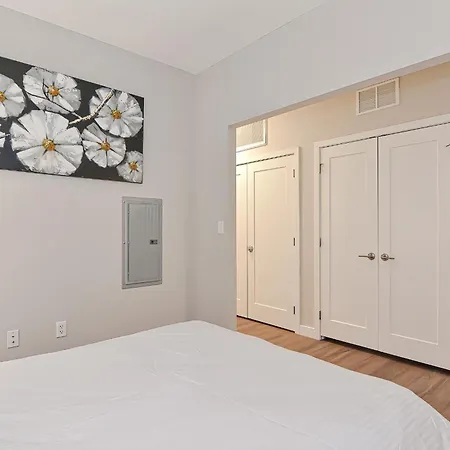 Global Luxury East Apartment