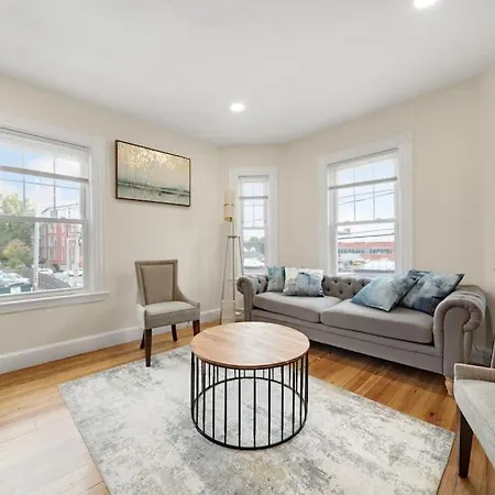 5br 2bh Bright & Spacious In Brighton Boston