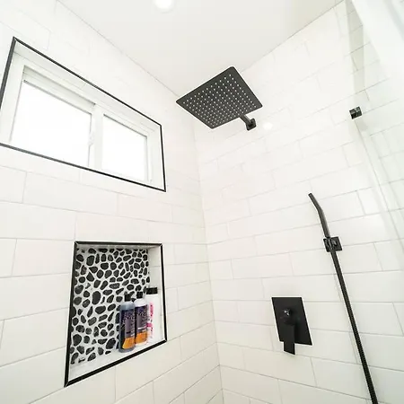 Apartment Bright & Spacious 4Br & 2Ba Boston Apt - Bathtub, Free Parking Near Red Line 802 Boston