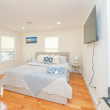Bright & Spacious 4Br & 2Ba Boston Apt - Bathtub, Free Parking Near Red Line 802