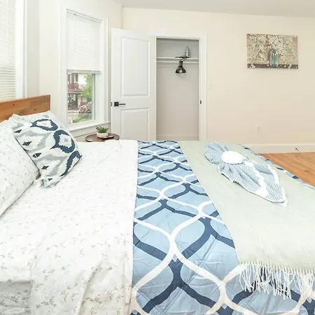 Apartment Bright & Spacious 4Br & 2Ba Boston Apt - Bathtub, Free Parking Near Red Line 802 *