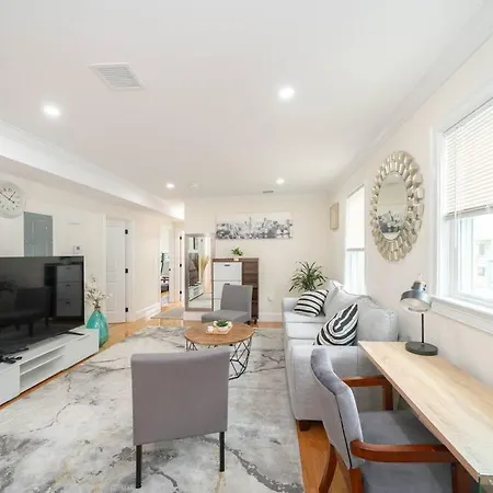 Bright & Spacious 4Br & 2Ba Boston Apt - Bathtub, Free Parking Near Red Line 802 * Boston