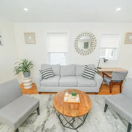 Apartment Bright & Spacious 4Br & 2Ba Boston Apt - Bathtub, Free Parking Near Red Line 802