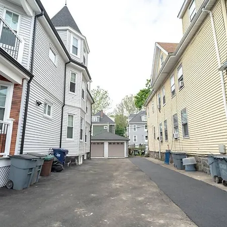 Bright & Spacious 4Br & 2Ba Boston Apt - Bathtub, Free Parking Near Red Line 802 Apartment Boston