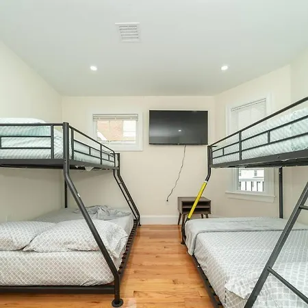 Bright & Spacious 4Br & 2Ba Boston Apt - Bathtub, Free Parking Near Red Line 802 *