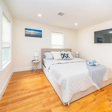 Bright & Spacious 4Br & 2Ba Boston Apt - Bathtub, Free Parking Near Red Line 802 Apartment Boston
