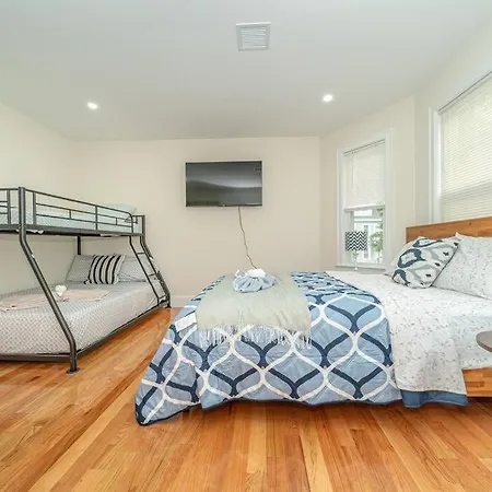 Bright & Spacious 4Br & 2Ba Boston Apt - Bathtub, Free Parking Near Red Line 802 Boston