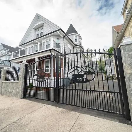 Apartment Bright & Spacious 4Br & 2Ba Boston Apt - Bathtub, Free Parking Near Red Line 802 *