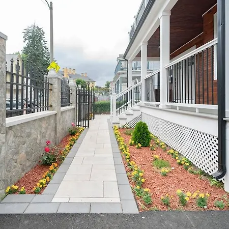 Apartment Bright & Spacious 4Br & 2Ba Boston Apt - Bathtub, Free Parking Near Red Line 802 Boston