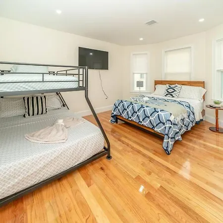Bright & Spacious 4Br & 2Ba Boston Apt - Bathtub, Free Parking Near Red Line 802 Boston