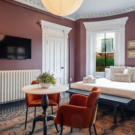 The Chester Apartment *